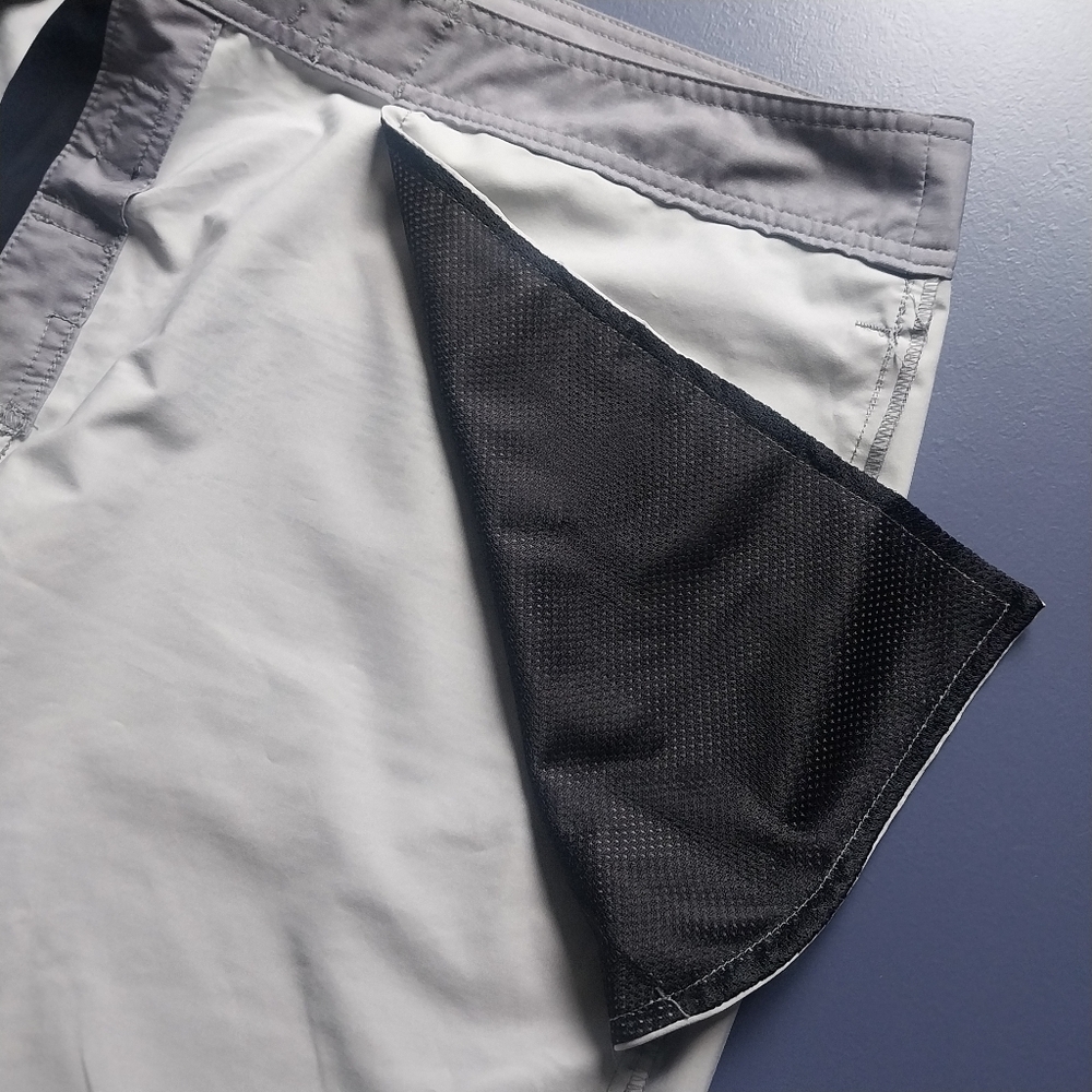 Travis Mathew Board Shorts Size 40 - Picture 7 of 14